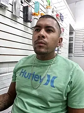 Snapshot of membro_destruidor chatting on 03/18/25, 08:37 membro destruidor online show from 03/18/25, 08:37