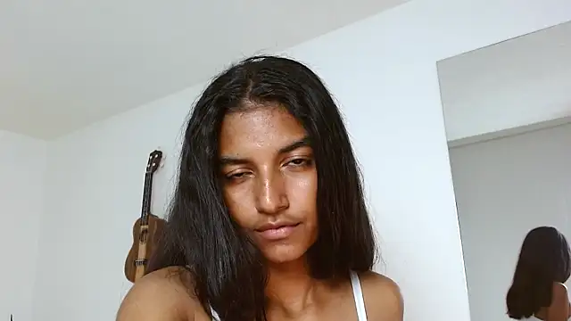 Snapshot of YuliethPetite chatting on 03/16/25, 03:17 YuliethPetite online show from 03/16/25, 03:17