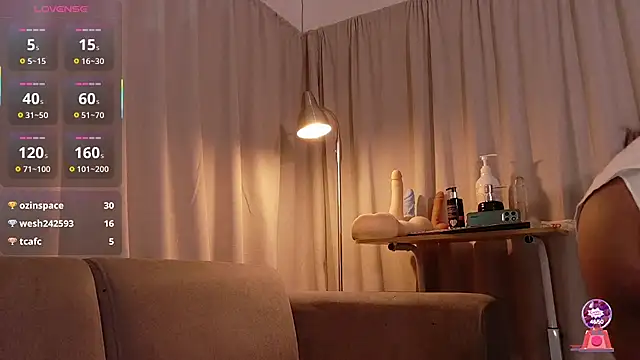 Snapshot of YuliethPetite chatting on 10/17/25, 12:41 YuliethPetite online show from 10/17/25, 12:41