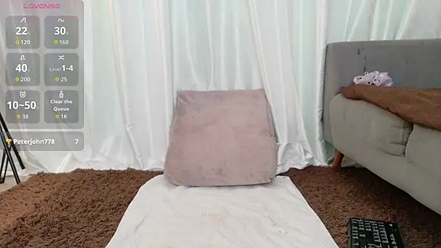 Snapshot of YuliethPetite chatting on 05/20/26, 01:17 YuliethPetite online show from 05/20/26, 01:17