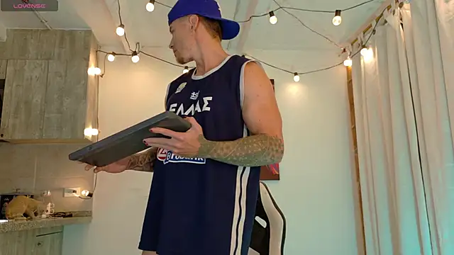 Ryannblue07 online show from 11/06/25, 01:17