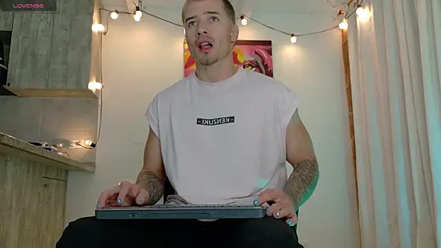 Ryannblue07 online show from 11/19/25, 10:43