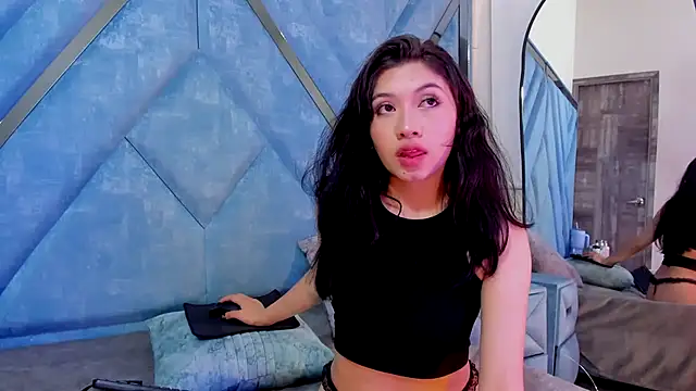 LauryAndNarem69 online show from 10/12/25, 06:56