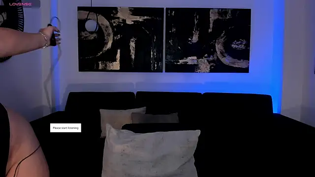 Snapshot of CandaseRussell chatting on 05/08/26, 03:23 CandaseRussell online show from 05/08/26, 03:23