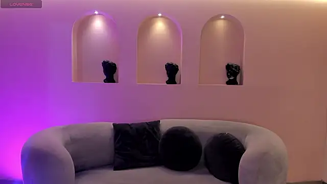 MaiaCollins online show from 12/01/25, 05:40