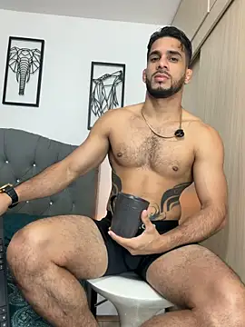 Snapshot of Maximiliano_ford chatting on 05/17/26, 10:44 Maximiliano ford online show from 05/17/26, 10:44