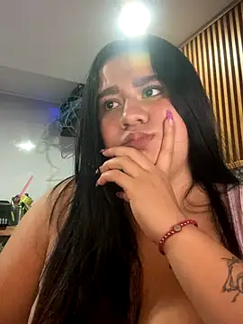 Snapshot of Vaiolet_2222 chatting on 09/13/25, 05:51 Vaiolet 2222 online show from 09/13/25, 05:51