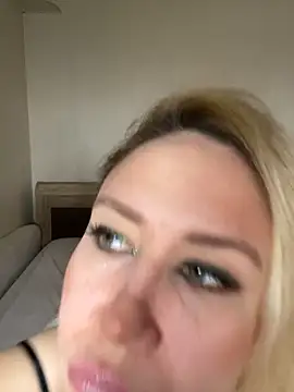 Nikusia online show from 04/19/26, 09:52