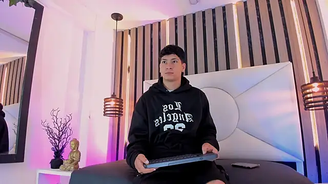 Jhojan twink online show from 11/05/25, 12:16