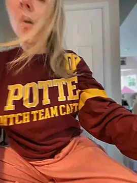 LittleMsMILF online show from 03/03/26, 05:30