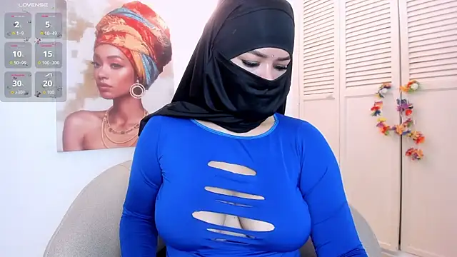 Layla arabelle online show from 11/23/25, 07:46