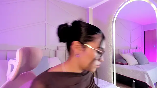 Snapshot of Eimmy_bm chatting on 09/30/25, 05:07 Eimmy bm online show from 09/30/25, 05:07