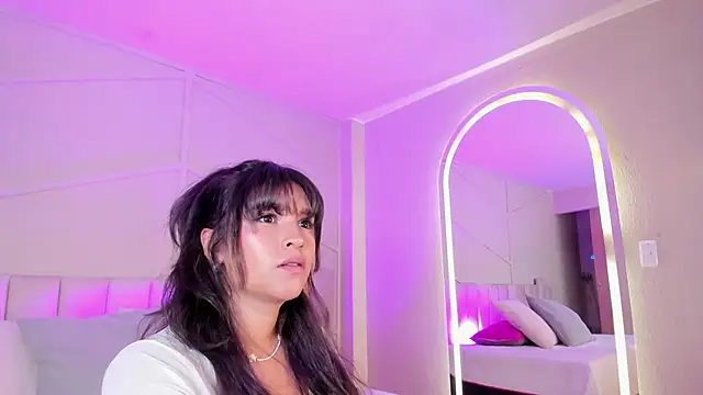 Snapshot of Eimmy_bm chatting on 10/11/25, 07:12 Eimmy bm online show from 10/11/25, 07:12