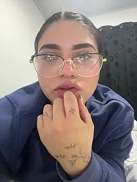 pareja curiosa19 online show from 11/29/25, 02:14