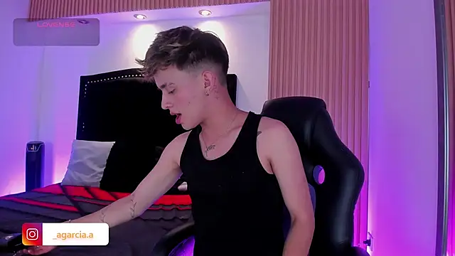 LiamWildx20 online show from 04/25/26, 04:26