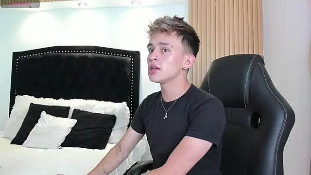 LiamWildx20 online show from 07/17/26, 04:30