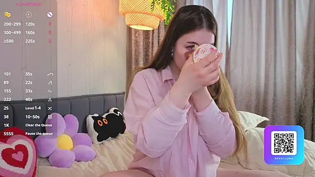 ConstanceHelms online show from 04/12/26, 05:23