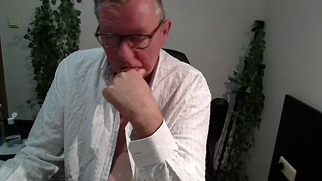 JamesBauer online show from 09/27/25, 03:44