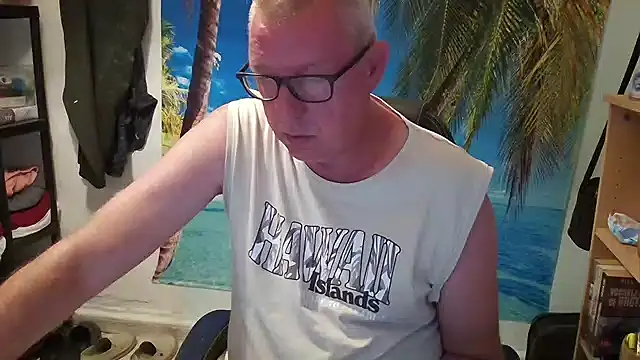 Snapshot of JamesBauer chatting on 06/18/26, 04:46 JamesBauer online show from 06/18/26, 04:46