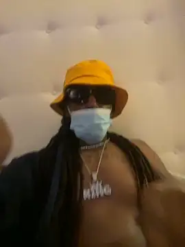 Snapshot of thegenie101 chatting on 10/17/25, 06:38 thegenie101 online show from 10/17/25, 06:38