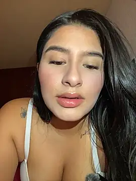 Snapshot of andrea_gomes_ chatting on 05/17/26, 06:22 andrea gomes online show from 05/17/26, 06:22
