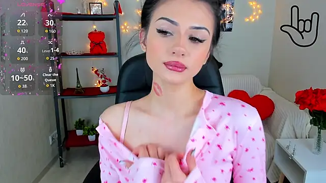 Snapshot of Kitti__ chatting on 05/18/26, 01:13 Kitti online show from 05/18/26, 01:13