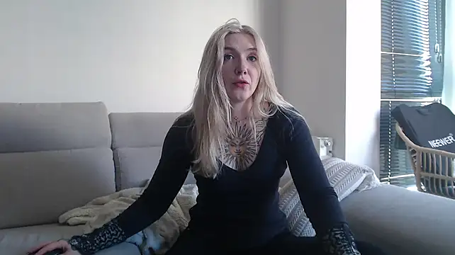 tattoobbgirl online show from 10/07/25, 11:51