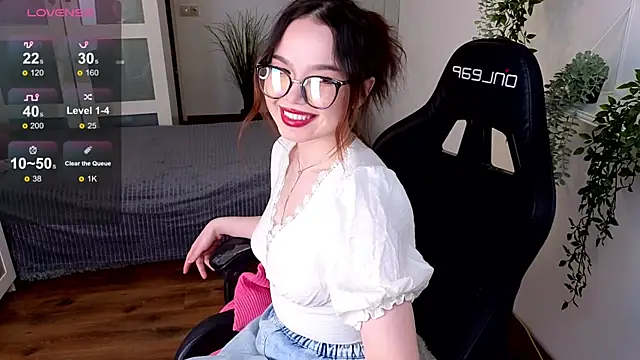 Snapshot of maddymystie chatting on 03/17/25, 07:04 maddymystie online show from 03/17/25, 07:04