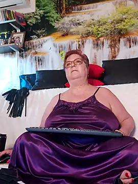 QueenPammy1 online show from 04/08/26, 05:40