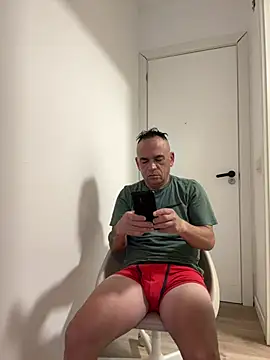 Snapshot of mateocali25 chatting on 06/18/26, 02:32 mateocali25 online show from 06/18/26, 02:32