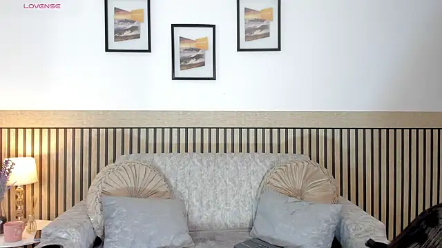 Snapshot of hanna_mils chatting on 02/12/26, 04:18 hanna mils online show from 02/12/26, 04:18