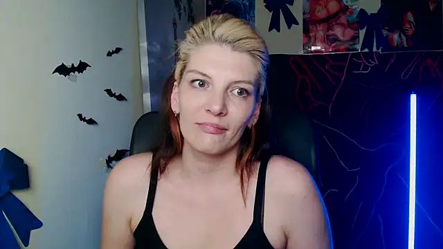 Snapshot of VanessaRey_ chatting on 04/22/26, 04:48 VanessaRey online show from 04/22/26, 04:48