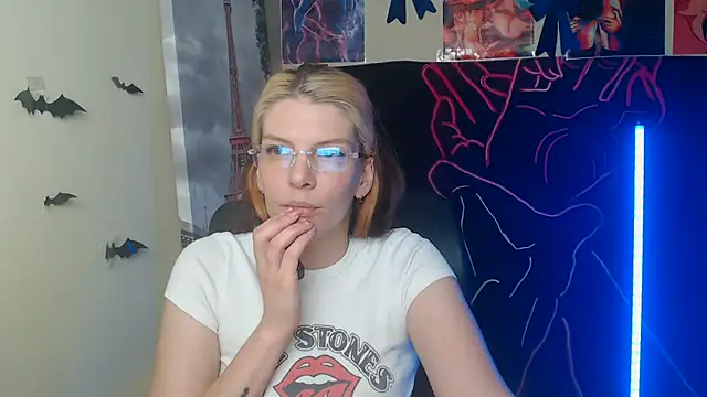 Snapshot of VanessaRey_ chatting on 04/30/26, 04:13 VanessaRey online show from 04/30/26, 04:13