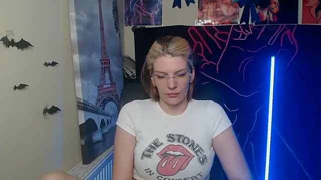 Snapshot of VanessaRey_ chatting on 04/30/26, 08:57 VanessaRey online show from 04/30/26, 08:57