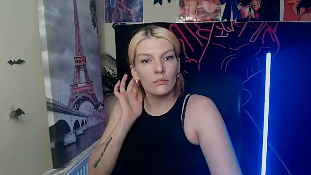Snapshot of VanessaRey_ chatting on 05/04/26, 04:03 VanessaRey online show from 05/04/26, 04:03