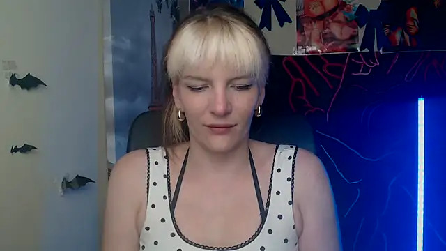 Snapshot of VanessaRey_ chatting on 05/10/26, 04:23 VanessaRey online show from 05/10/26, 04:23
