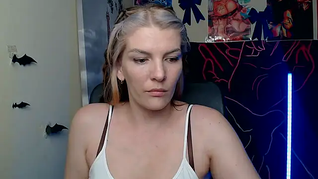 Snapshot of VanessaRey_ chatting on 05/13/26, 03:20 VanessaRey online show from 05/13/26, 03:20