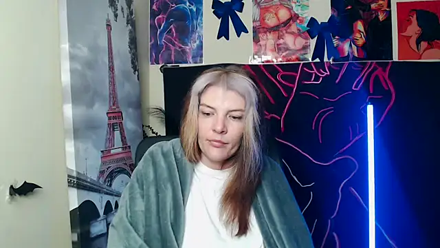 Snapshot of VanessaRey_ chatting on 05/17/26, 04:54 VanessaRey online show from 05/17/26, 04:54