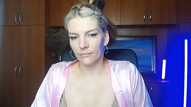 Snapshot of VanessaRey_ chatting on 06/05/26, 06:52 VanessaRey online show from 06/05/26, 06:52