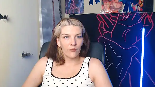 Snapshot of VanessaRey_ chatting on 06/08/26, 06:14 VanessaRey online show from 06/08/26, 06:14