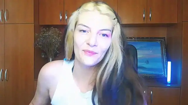Snapshot of VanessaRey_ chatting on 06/14/26, 06:37 VanessaRey online show from 06/14/26, 06:37