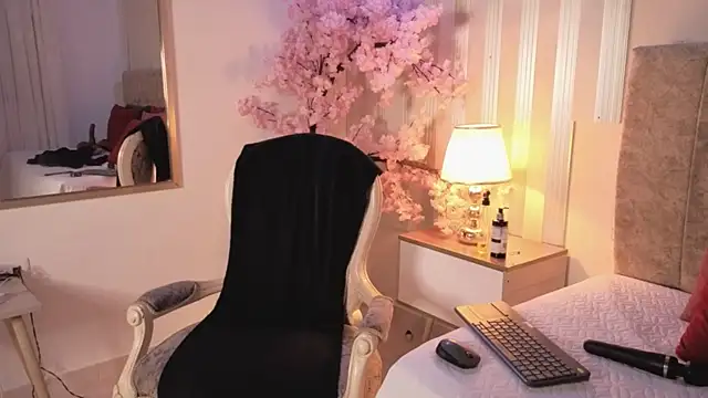 Snapshot of angelinarouse_ chatting on 05/22/26, 02:51 angelinarouse online show from 05/22/26, 02:51