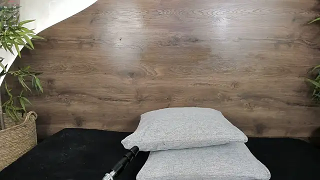 mia lacy  online show from 11/22/25, 07:35