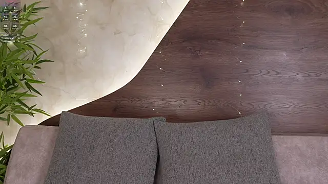 mia lacy  online show from 12/21/25, 09:22