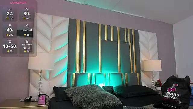 SaraJonness online show from 11/22/25, 01:10