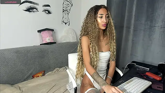 EvelynHais online show from 11/14/25, 06:06