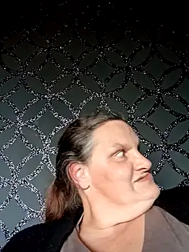 MissQueenBeex online show from 10/27/25, 03:16