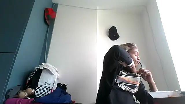 ItsBarbieBitcxxxx69 online show from 02/11/26, 09:09