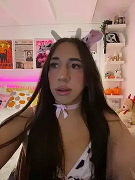 Snapshot of Tiana_Paez1 chatting on 10/18/25, 04:59 Tiana Paez1 online show from 10/18/25, 04:59