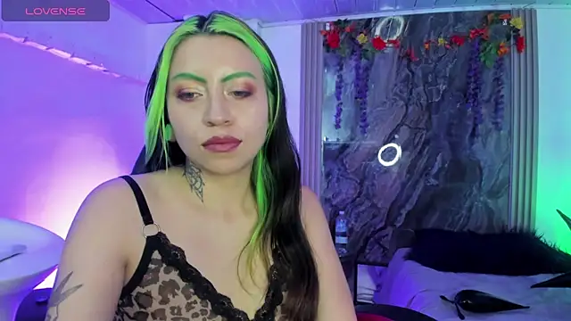 Snapshot of midory_ chatting on 10/12/25, 12:42 midory  online show from 10/12/25, 12:42